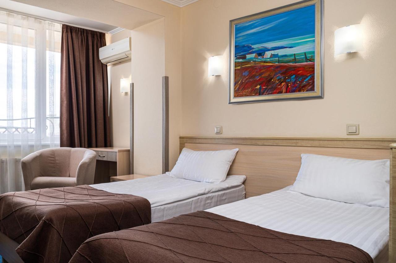 Sonata Hotel & Restaurant "Готель Соната" Lviv Ngoại thất bức ảnh