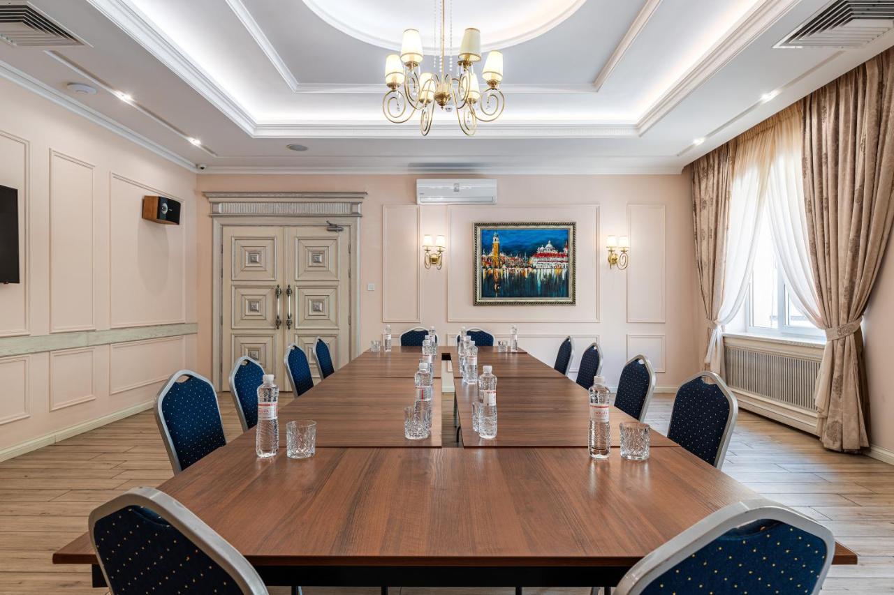 Sonata Hotel & Restaurant "Готель Соната" Lviv Ngoại thất bức ảnh