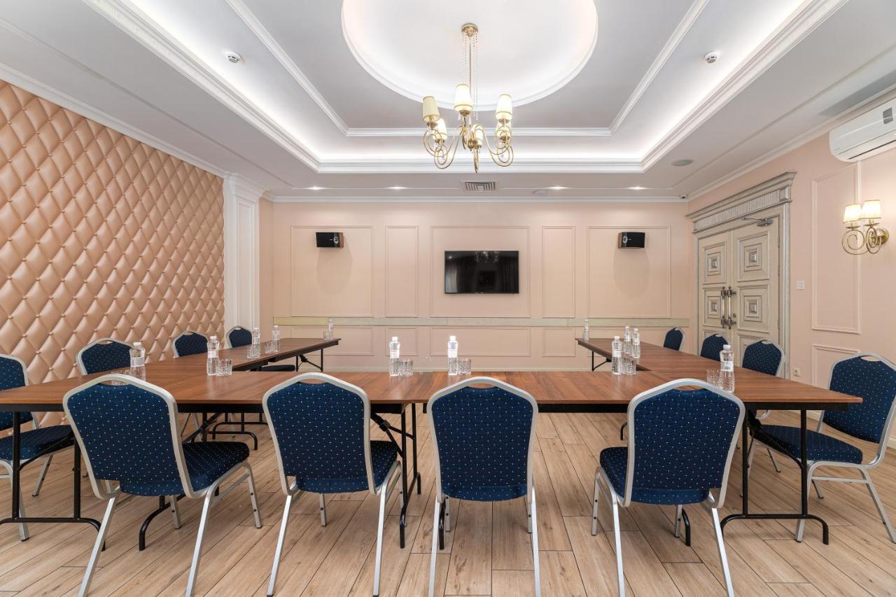Sonata Hotel & Restaurant "Готель Соната" Lviv Ngoại thất bức ảnh