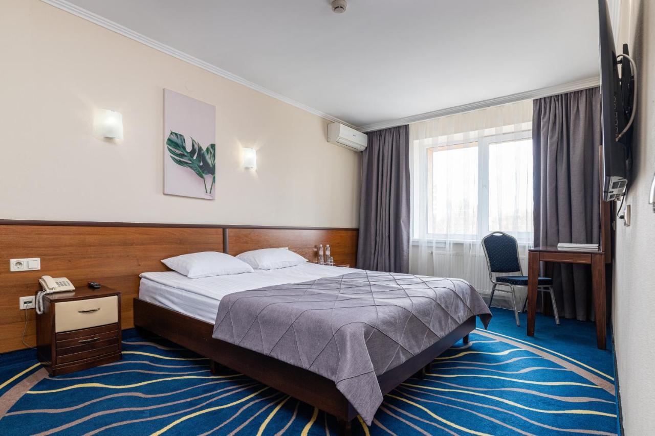 Sonata Hotel & Restaurant "Готель Соната" Lviv Ngoại thất bức ảnh