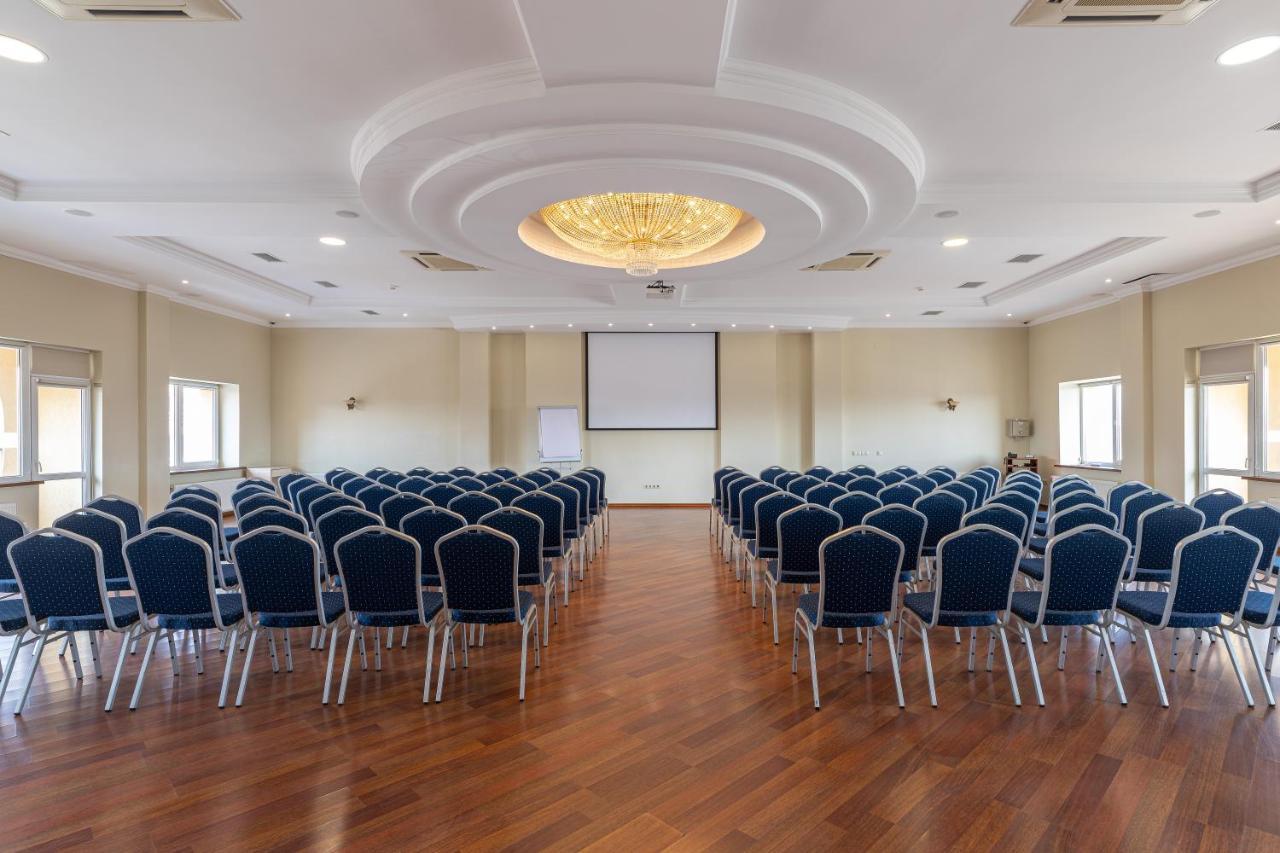 Sonata Hotel & Restaurant "Готель Соната" Lviv Ngoại thất bức ảnh