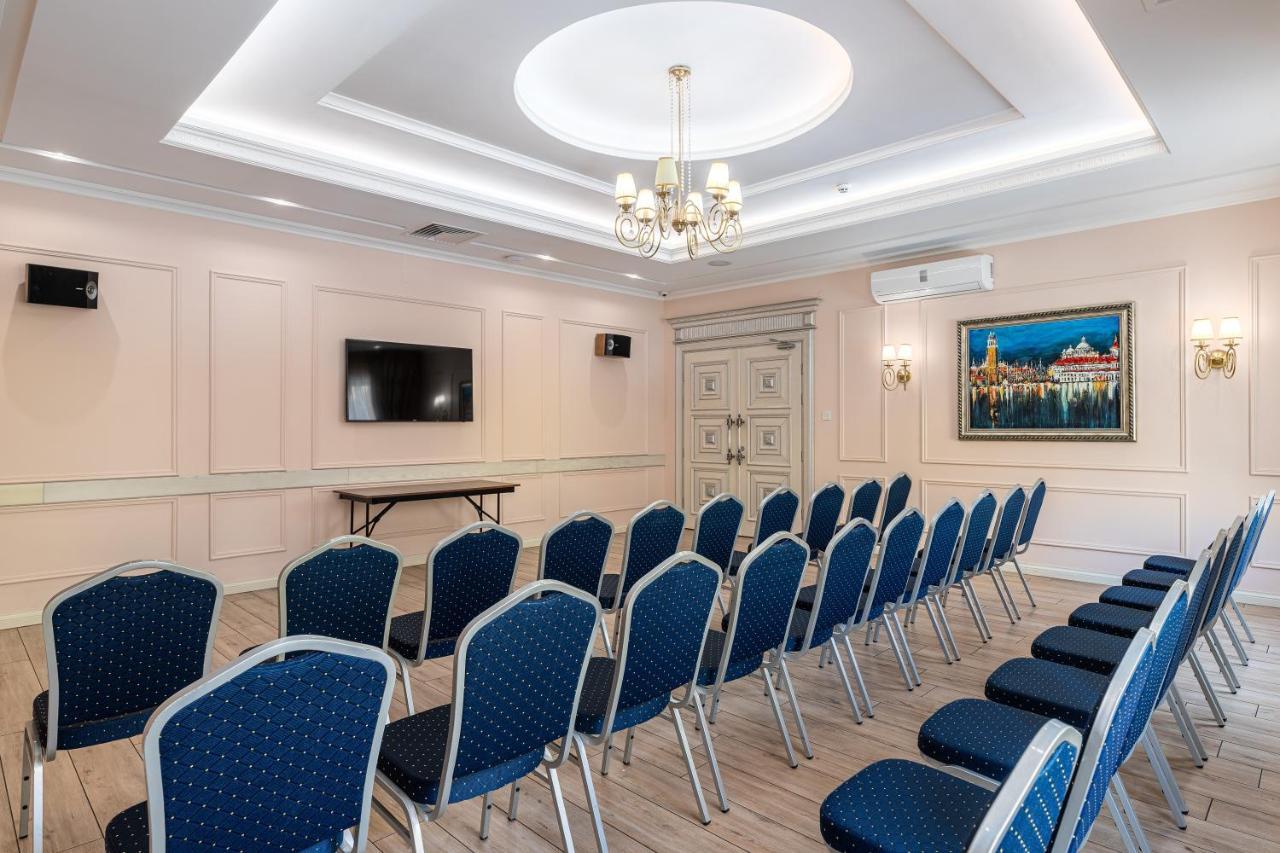 Sonata Hotel & Restaurant "Готель Соната" Lviv Ngoại thất bức ảnh