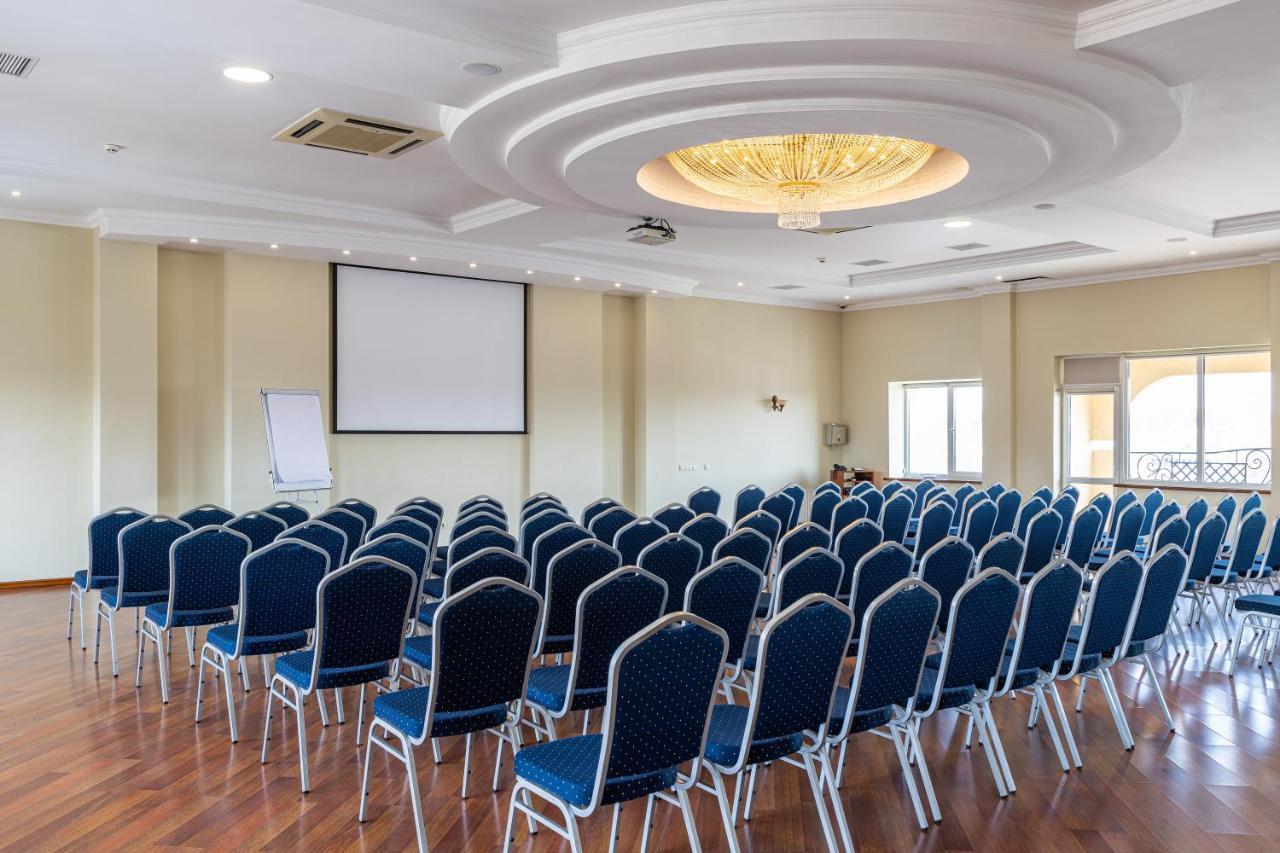 Sonata Hotel & Restaurant "Готель Соната" Lviv Ngoại thất bức ảnh