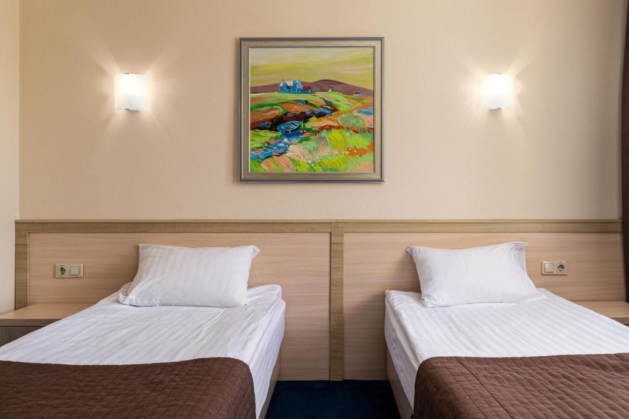 Sonata Hotel & Restaurant "Готель Соната" Lviv Ngoại thất bức ảnh