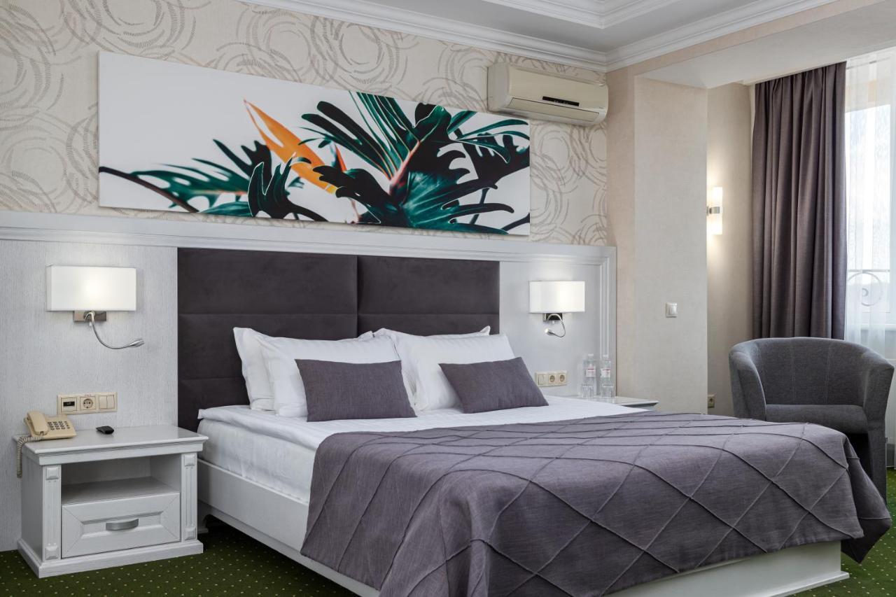 Sonata Hotel & Restaurant "Готель Соната" Lviv Ngoại thất bức ảnh