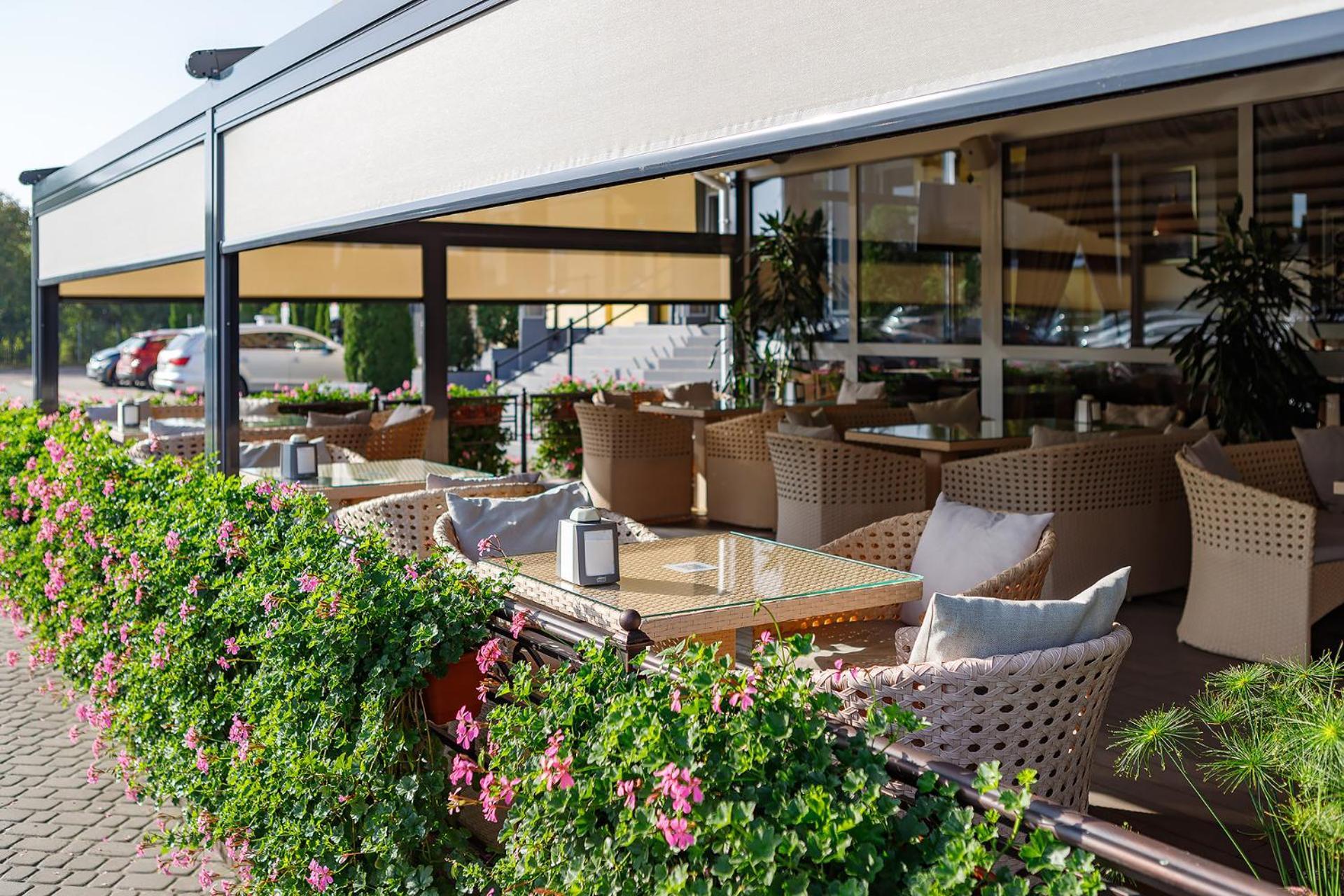 Sonata Hotel & Restaurant "Готель Соната" Lviv Ngoại thất bức ảnh