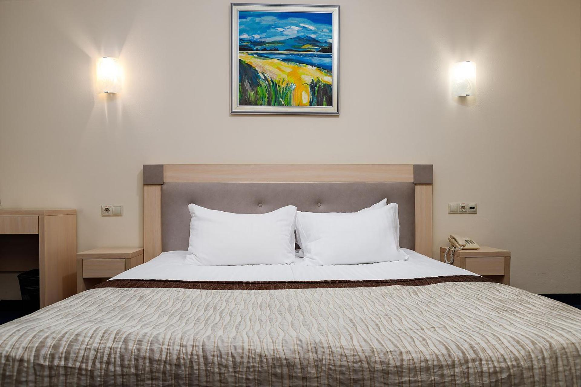 Sonata Hotel & Restaurant "Готель Соната" Lviv Ngoại thất bức ảnh