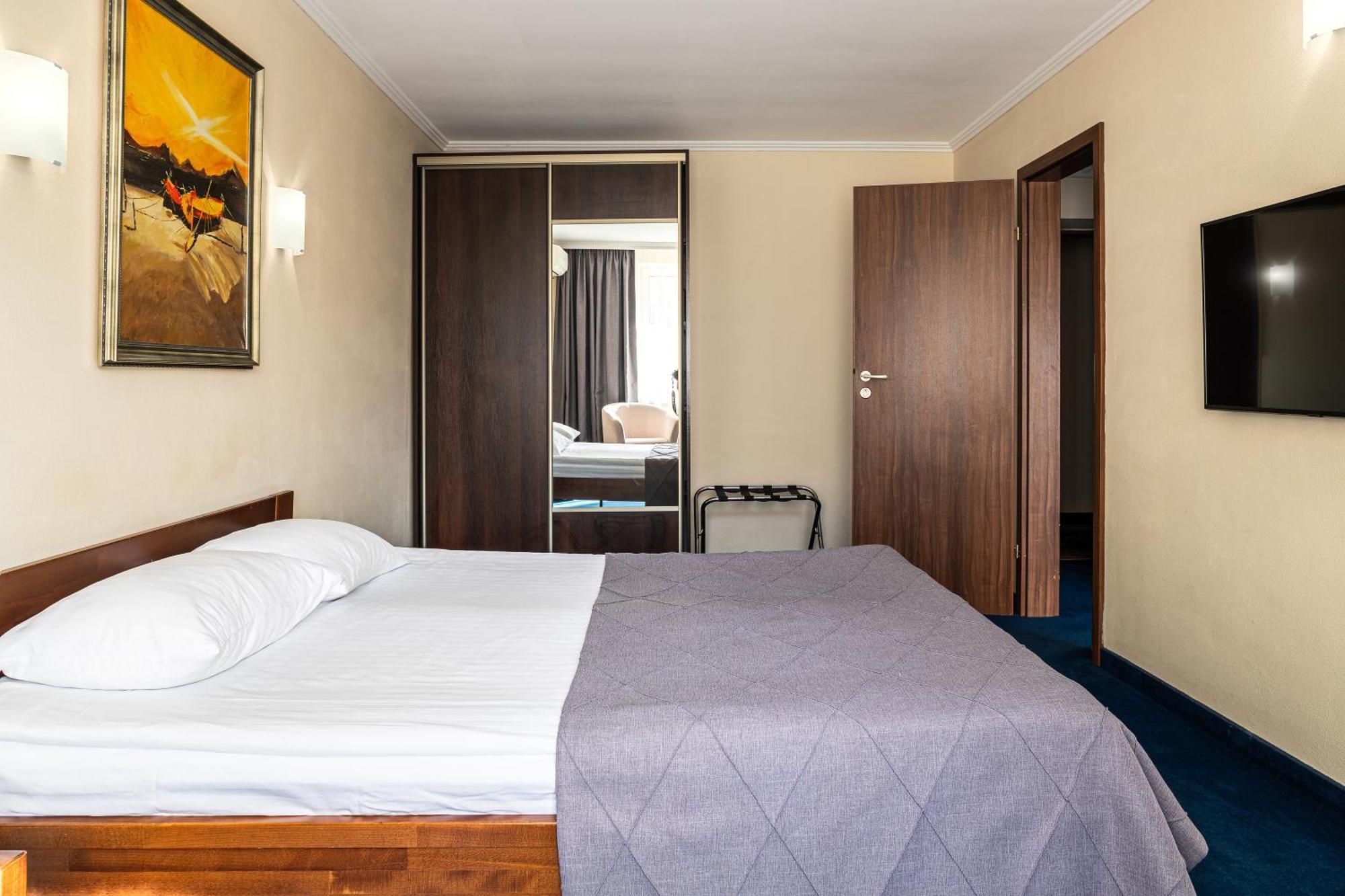 Sonata Hotel & Restaurant "Готель Соната" Lviv Phòng bức ảnh