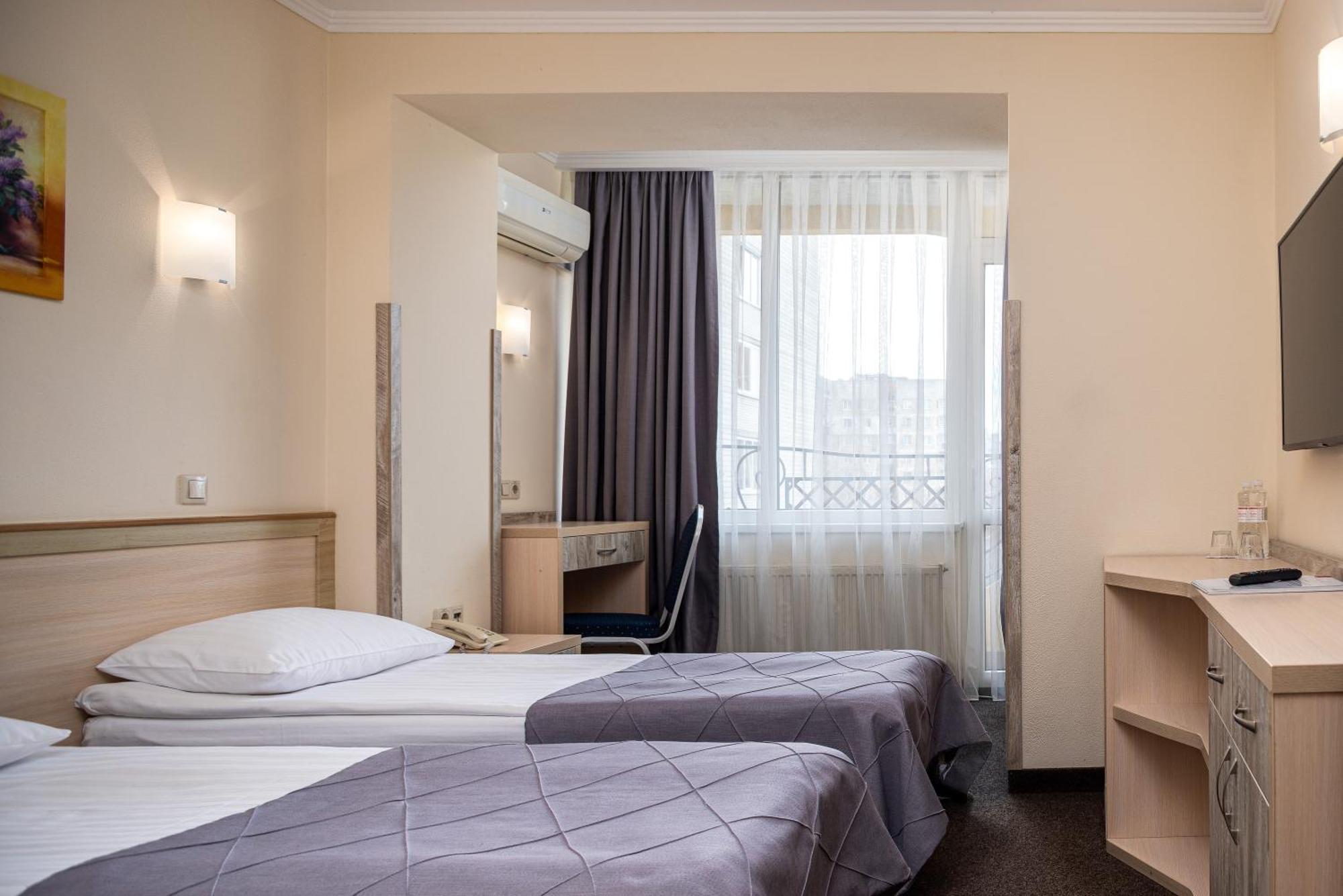 Sonata Hotel & Restaurant "Готель Соната" Lviv Phòng bức ảnh