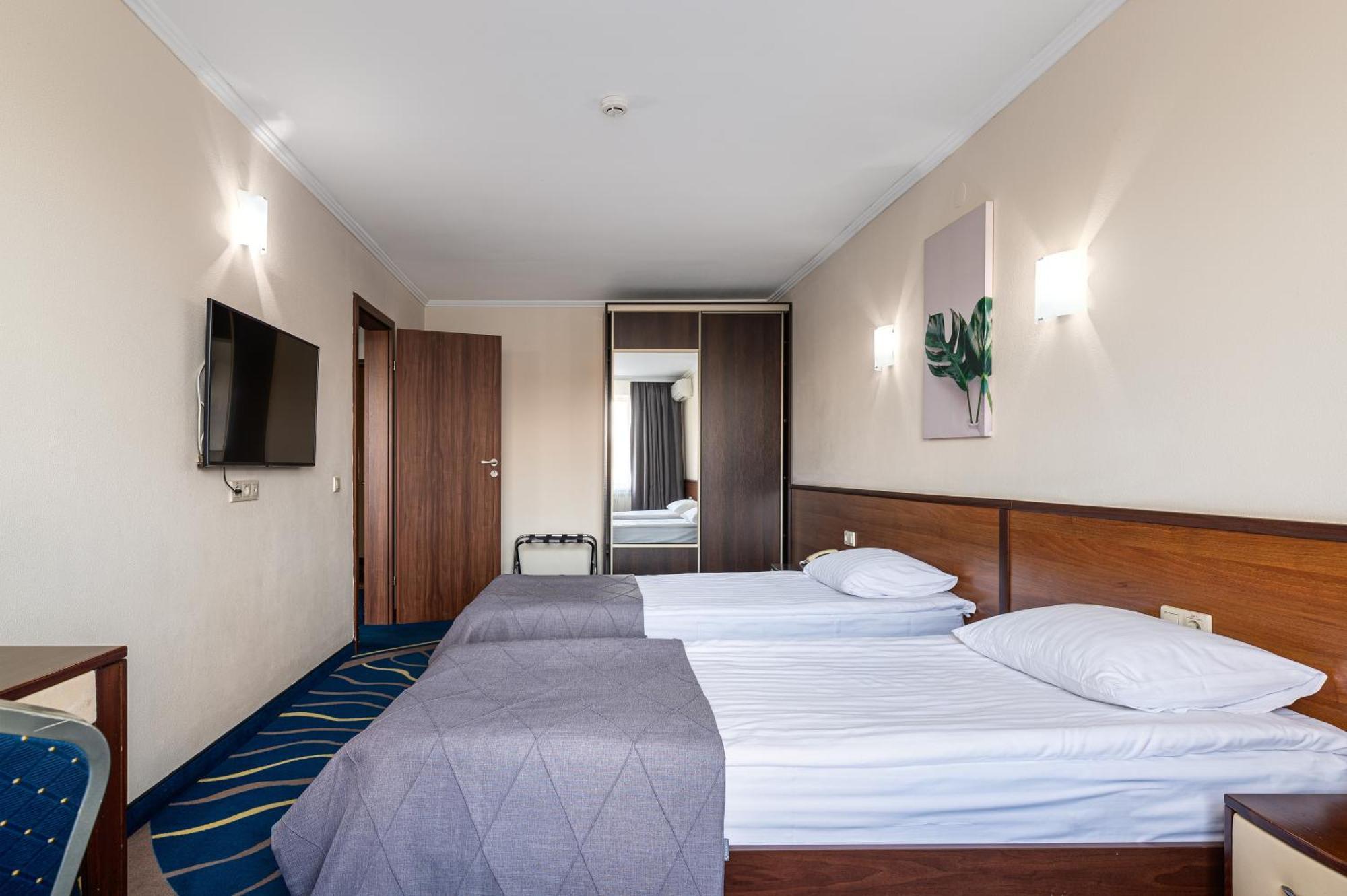 Sonata Hotel & Restaurant "Готель Соната" Lviv Phòng bức ảnh