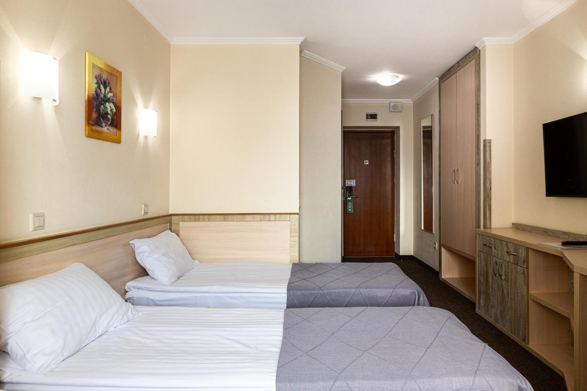 Sonata Hotel & Restaurant "Готель Соната" Lviv Phòng bức ảnh