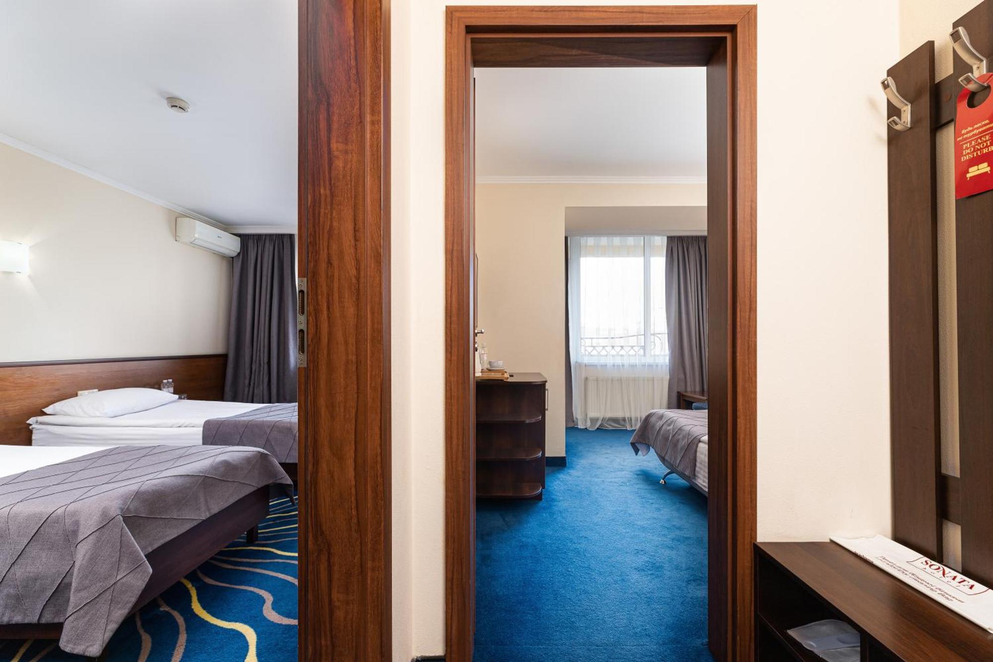 Sonata Hotel & Restaurant "Готель Соната" Lviv Phòng bức ảnh
